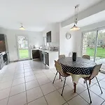 Prázdninový dům Grande Maison Pres Carolles, 5 Chambres, Jardin, Parking, Wifi Gratuit - 10 Pers. - Fr-1-361-537 *