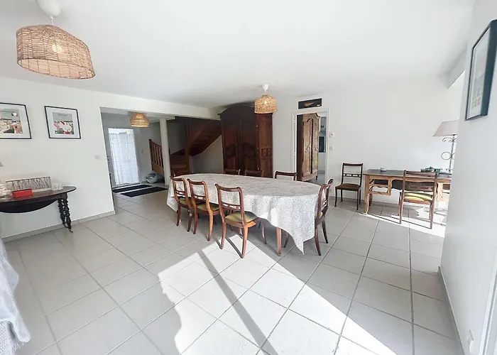 Grande Maison Pres Carolles, 5 Chambres, Jardin, Parking, Wifi Gratuit - 10 Pers. - Fr-1-361-537