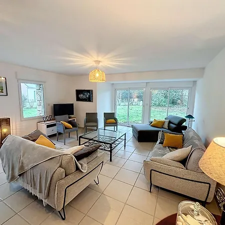 Grande Maison Pres Carolles, 5 Chambres, Jardin, Parking, Wifi Gratuit - 10 Pers. - Fr-1-361-537 Holiday home