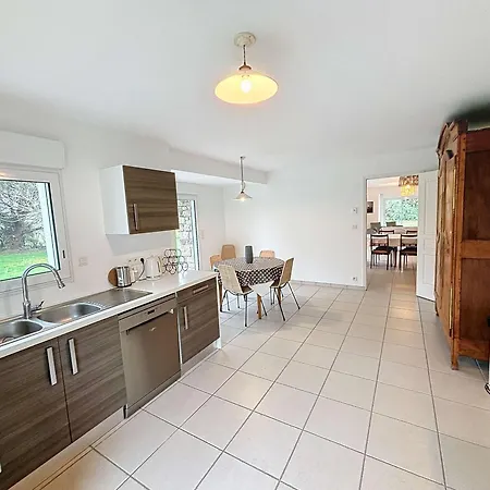 Holiday home Grande Maison Pres Carolles, 5 Chambres, Jardin, Parking, Wifi Gratuit - 10 Pers. - Fr-1-361-537 *