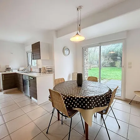 Grande Maison Pres Carolles, 5 Chambres, Jardin, Parking, Wifi Gratuit - 10 Pers. - Fr-1-361-537 Holiday home Carolles