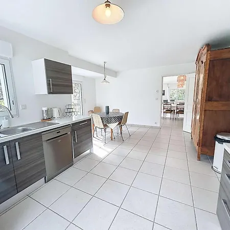 Grande Maison Près Carolles, 5 Chambres, Jardin, Parking, Wifi Gratuit – 10 Pers. - Fr-1-361-537