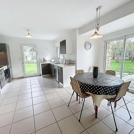 Hébergement de vacances Grande Maison Près Carolles, 5 Chambres, Jardin, Parking, Wifi Gratuit – 10 Pers. - Fr-1-361-537 *