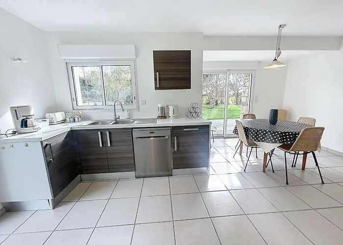 Grande Maison Pres Carolles, 5 Chambres, Jardin, Parking, Wifi Gratuit - 10 Pers. - Fr-1-361-537 * Carolles